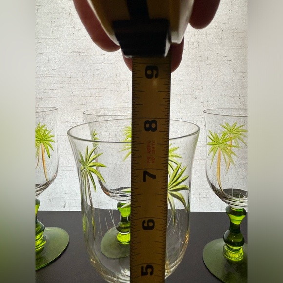 Set of 8 Hand painted & Hand carved/etched Palm Tree glass ware. - Picture 10 of 16